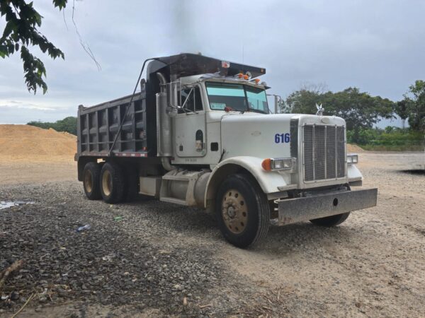 CAMION PETERBILT DE VOLTEO