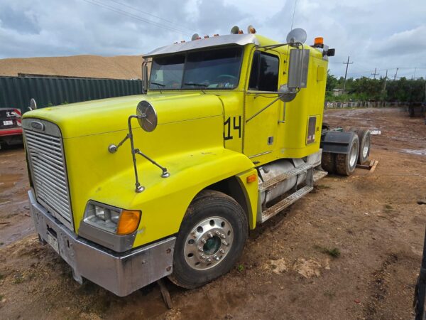 TRACTOCAMION FREIGHTLINER CLASICO 2000